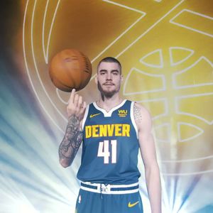 Video post by @nuggets on Twitter