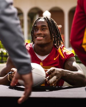 Image post by @uscfb on Instagram