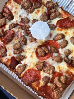Image post by @jetspizza on Instagram