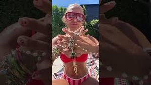 Video post by @shop.with.caroline on YouTube
