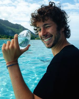 Image post by @juanpazurita on Instagram