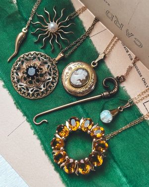 Image post by @maejeanvintage on Instagram