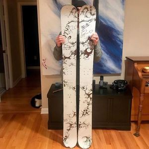 Image post by @j_skis on Instagram