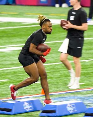 Image post by @ou_football on Instagram