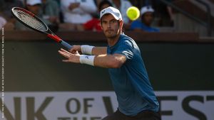Image post by @head_tennis on Twitter