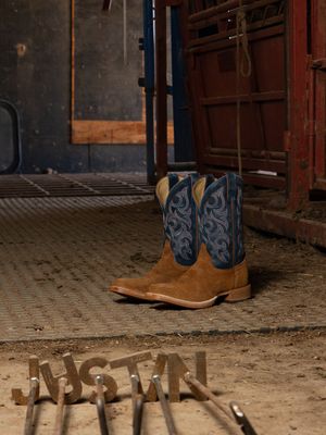 Image post by @justinboots_ on Instagram