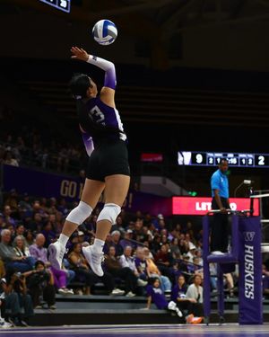 Image post by @uwvolleyball on Instagram
