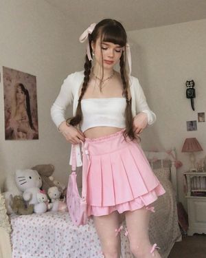 Image post by @romwe on Instagram