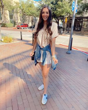 Image post by @sabrinanoellee on Instagram