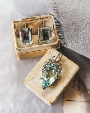 Image post by @maejeanvintage on Instagram