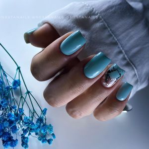 Image post by @nestanails on Instagram