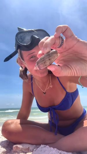 Video post by @b r o o k e🦈 on Facebook