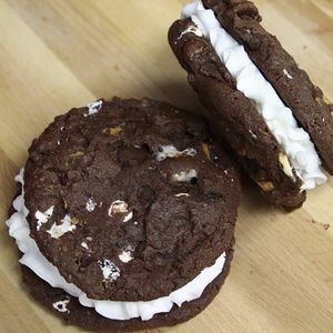 Image post by @insomniacookies on Instagram