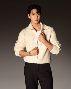 Image post by @esquire.korea on Instagram