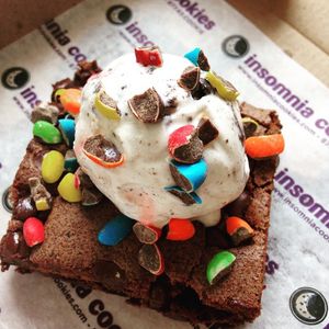 Image post by @insomniacookies on Instagram