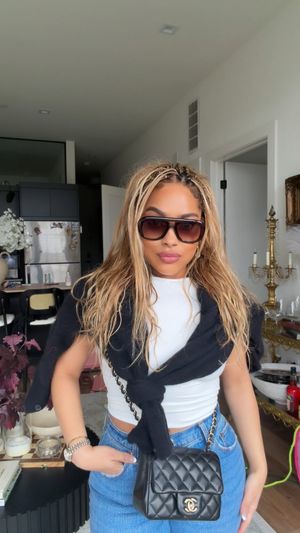 Video post by @enashaolivia on Facebook