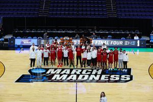 Image post by @LouisvilleMBB on Twitter
