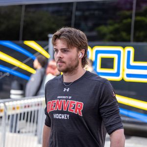 Image post by @du_hockey on Instagram