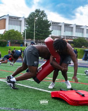 Image post by @hubisonfootball on Instagram
