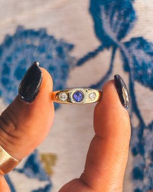 Image post by @maejeanvintage on Instagram