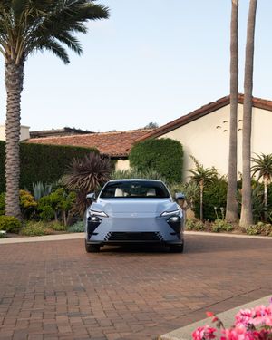 Image post by @discoverlexus on Instagram