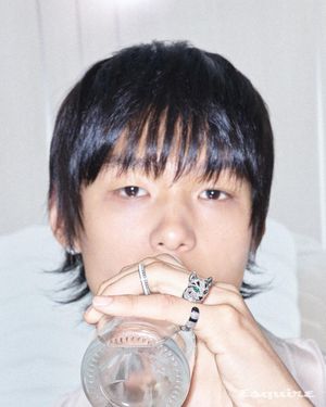 Image post by @esquire.korea on Instagram