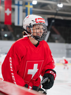 Image post by @swissicehockeywomen on Instagram