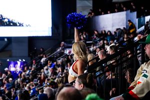 Image post by @coloradoeagleschicks on Instagram