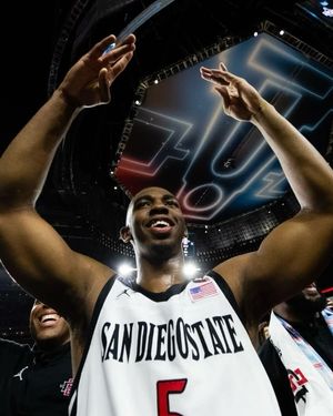 Image post by @goaztecs on Instagram