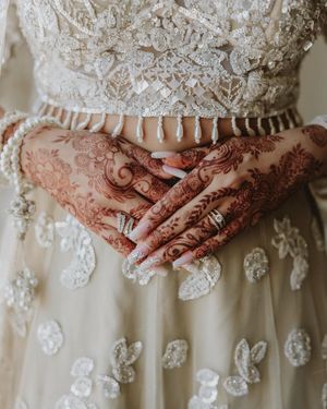 Image post by @thismodernlovephoto on Instagram