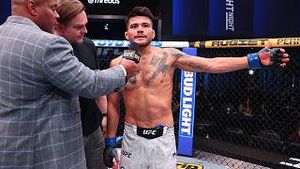 Video post by @ufcespanol on YouTube