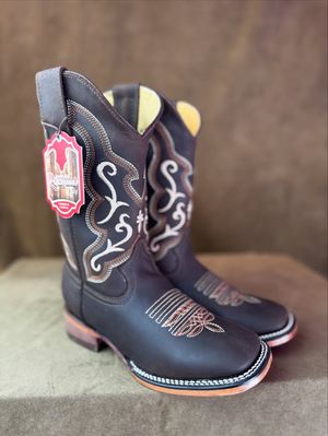 Image post by @RubioRanchwear on Facebook