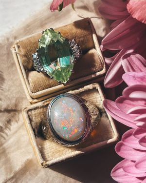 Image post by @maejeanvintage on Instagram