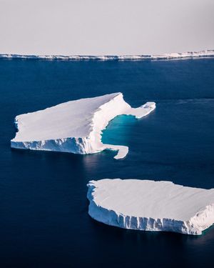 Image post by @white.desert.antarctica on Instagram