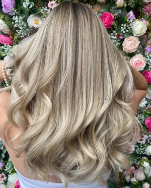 Image post by @enjoyhairstyling.aalen on Instagram