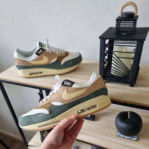 Image post by @chickmakescustomkicks on Instagram