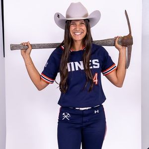 Image post by @MinesSoftball on Twitter