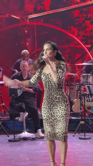 Video post by @ivetesangalo on TikTok