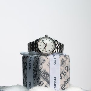 Image post by @fearswatches on Instagram