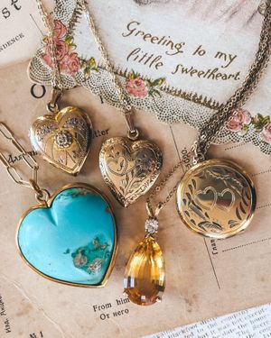 Image post by @maejeanvintage on Instagram