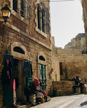 Image post by @nikguiney on Instagram