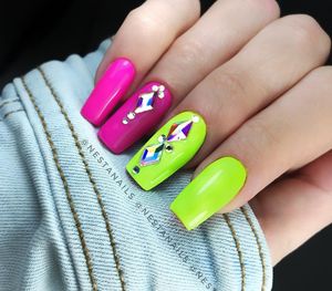 Image post by @nestanails on Instagram