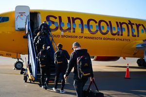 Image post by @gophermhockey on Instagram