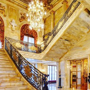 Image post by @newport.mansions on Instagram