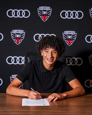 Image post by @dcunited on Instagram