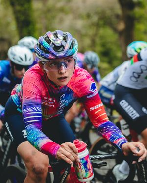 Image post by @wmncycling on Instagram
