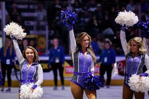Image post by @coloradoeagleschicks on Instagram