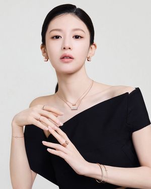 Image post by @esquire.korea on Instagram