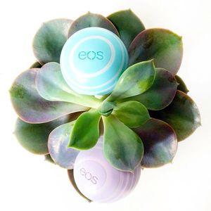 Image post by @eosproducts on Instagram