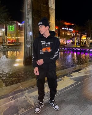 Image post by @itsaveryrood on Instagram